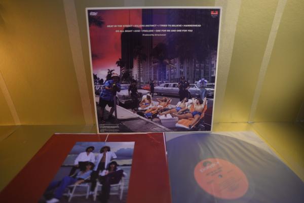 PAT TRAVERS - Heat in the Street